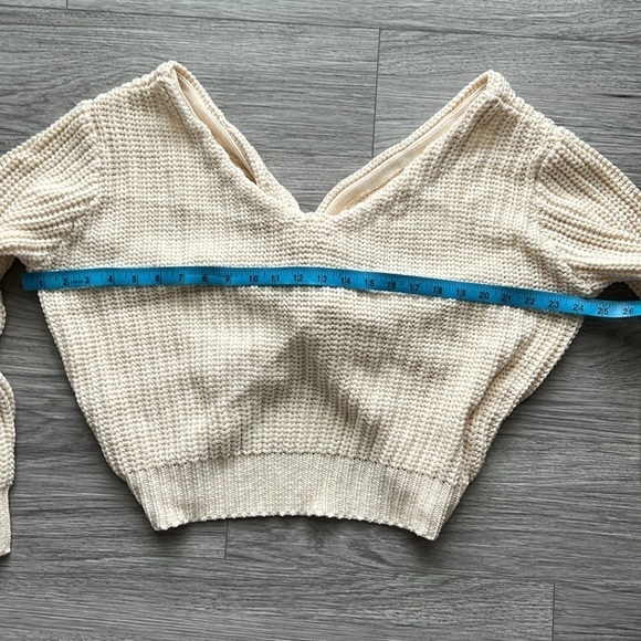 L.A.Hearts Cream Vneck Sweater Twist Back Size M - Picture 2 of 6